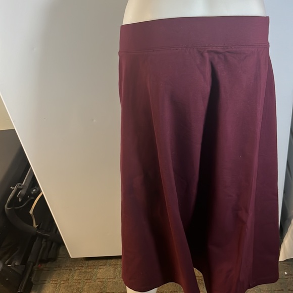 Women’s maroon skirt size medium - Picture 5 of 5